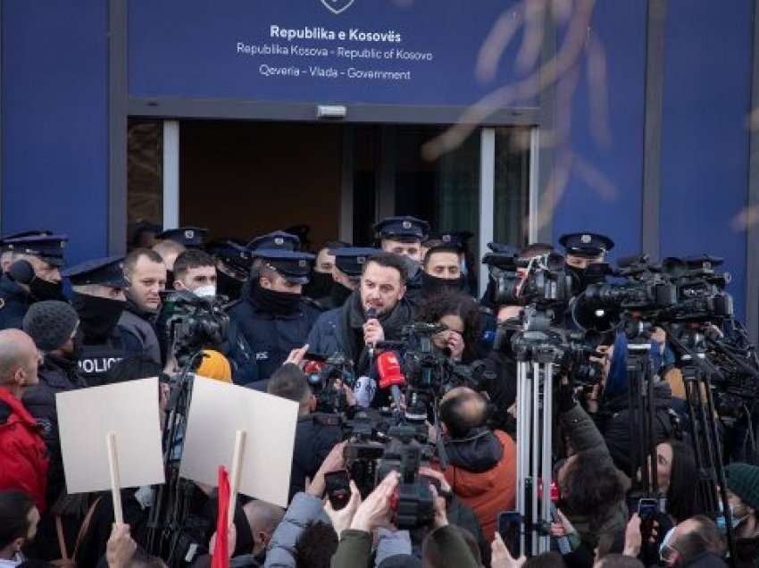 Molliqaj s’flet për shuplakën ndaj policit, paralajmëron protesta të tjera 