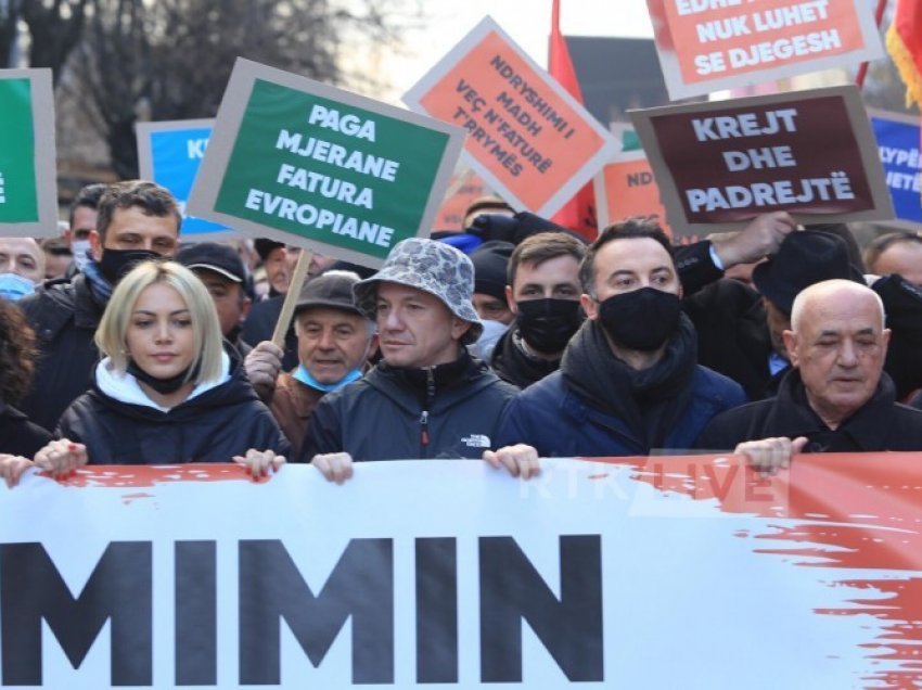 “Molliqaj po luan lojë të rrezikshme”/ Zbulohet çka po gatuhet në prapaskenë, të përfshirë edhe politikanë tjerë