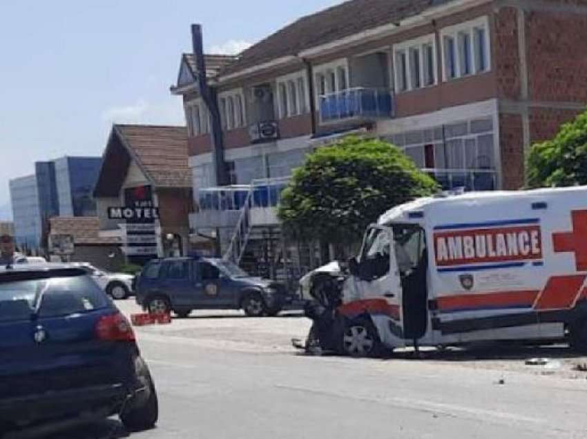 Vdes njëri nga të lënduarit në aksidentin me autoambulancë në Gjakovë