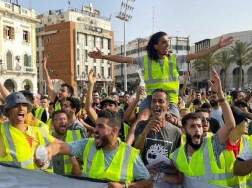 Mungesa e energjisë elektrike dhe rritja e çmimeve/ Protesta të dhunshme në Libi, i vihet flaka parlamentit