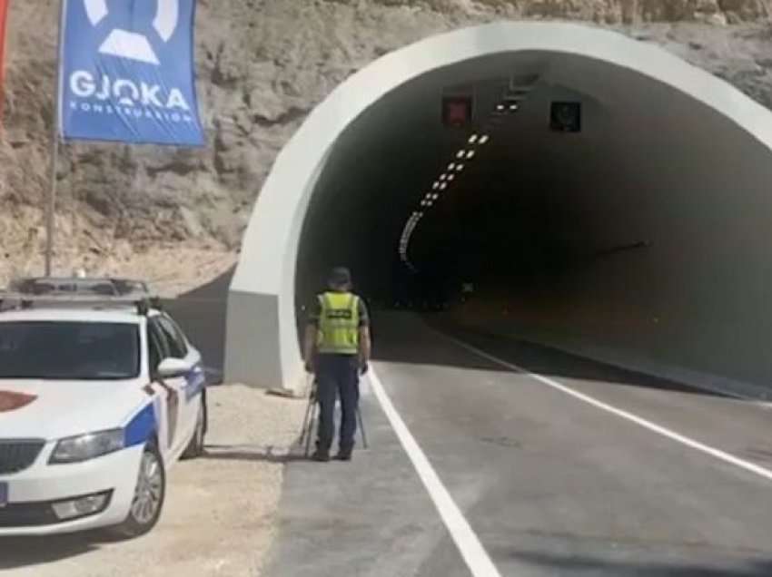 Një ditë pas hapjes/ Policia kontrolle në Kardhiq-Delvinë, hiqen 8 patenta