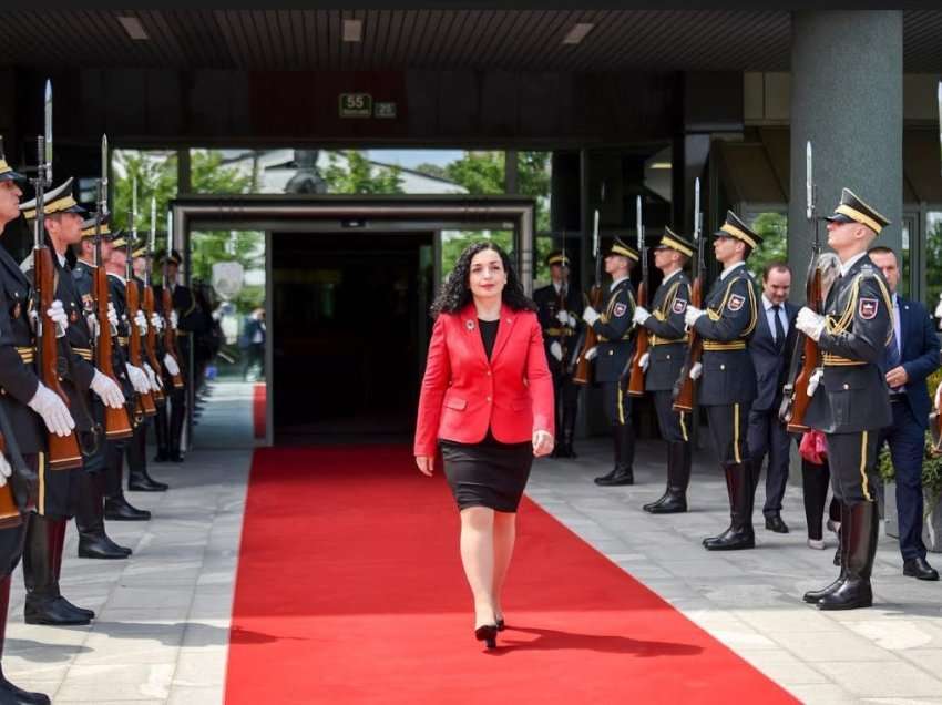 Presidentja Osmani dekoron me Medaljen Presidenciale Ushtarake trupat paqeruajtëse sllovene në kuadër të NATO-s, në Kosovë