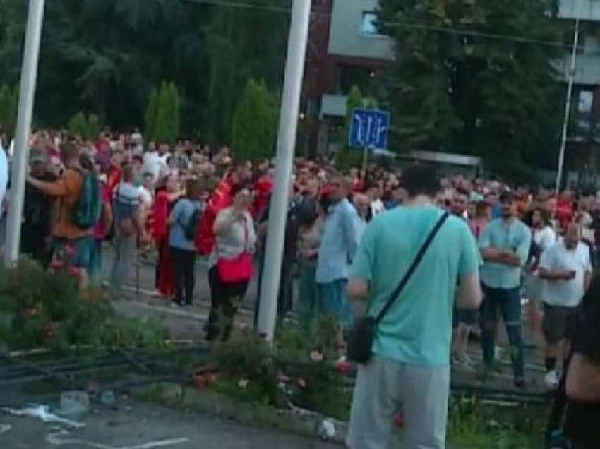 Shkup, protestuesit futen në oborrin e qeverisë