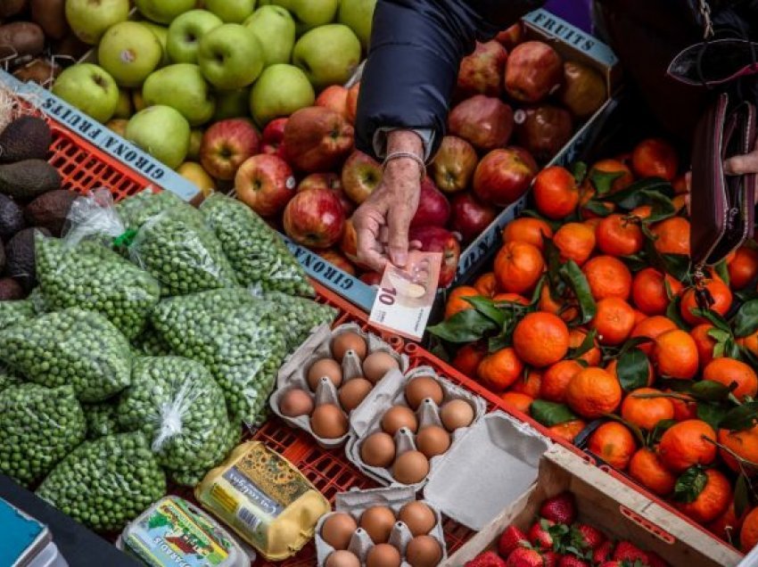 Barometri: Shqiptarët më të shqetësuarit në Rajon për çmimet, 92% i konsiderojnë të larta