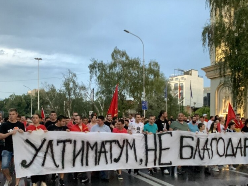 Në Shkup vazhdojnë protestat kundër propozimit francez