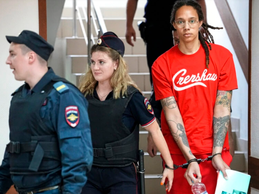 Amerikania Brittney Griner pranon fajësinë për akuzat mbi drogën në Rusi