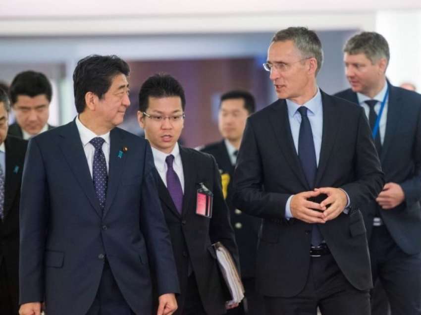 Stoltenberg shpreh ngushëllime pas vdekjes së Shinzo Abe, i cili u qëllua me armë