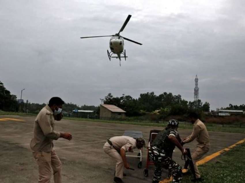 Të paktën 16 të vdekur e dhjetëra të zhdukur pas përmbytjeve në Kashmir