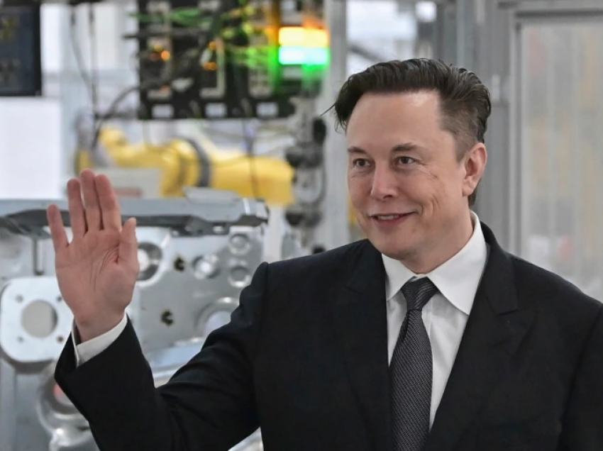 Musk i përgjigjet Twitter-it pas kërcënimit të kompanisë për padi