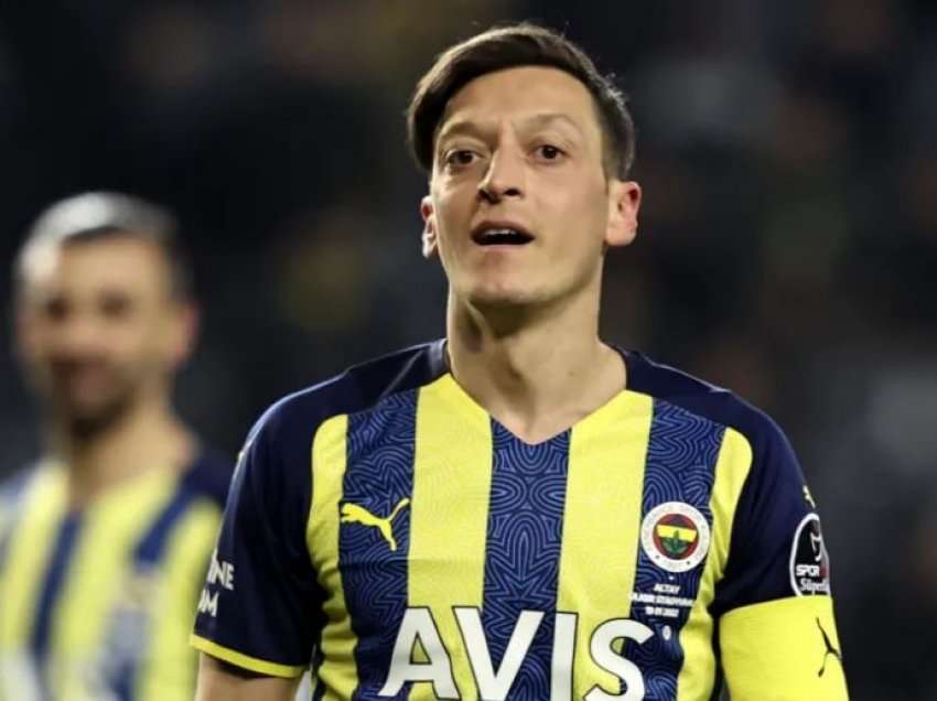 Mesut Ozil kalon nga Fenerbahçe në Istanbul Basaksehirit