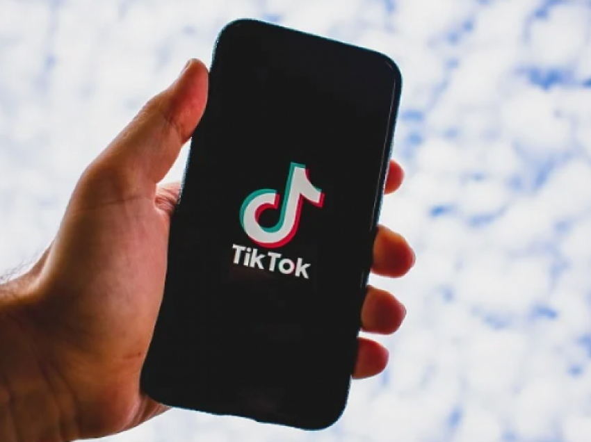 TikTok do të heqë disa klipe nga burimet e adoleshentëve