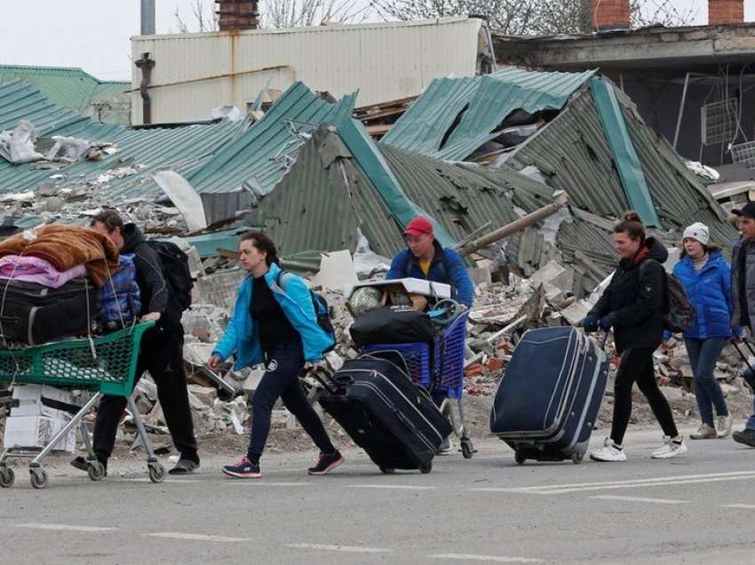 Numri i refugjatëve që ikin nga lufta e shkatërruar nga Ukraina arrin në nëntë milionë