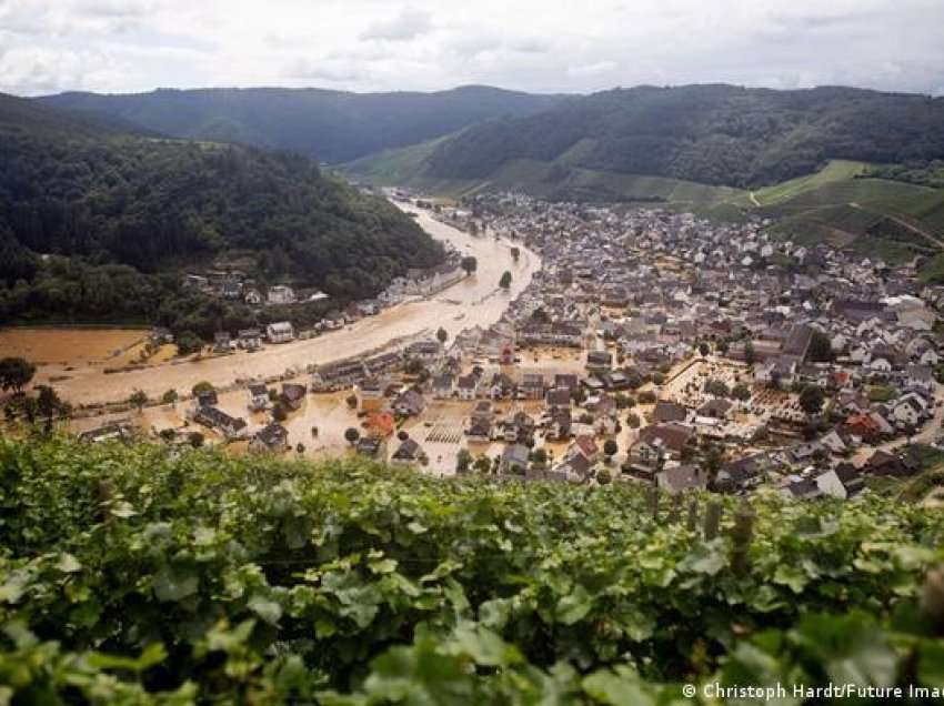 1 vit pas katastrofës së përmbytjes në Gjermani