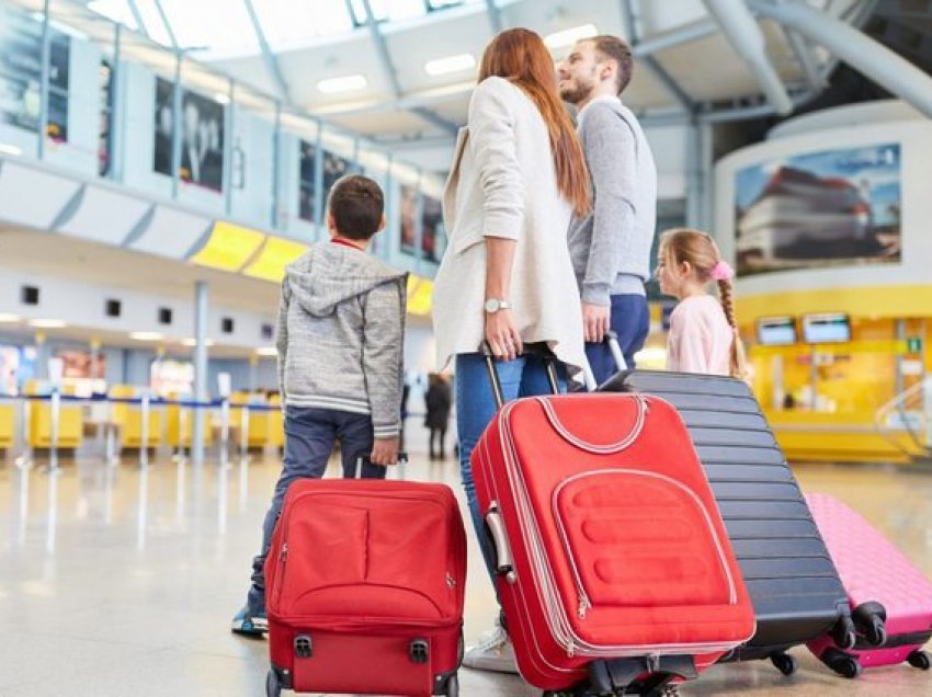 Dy truke që ta marrësh i pari valixhen tënde në aeroport