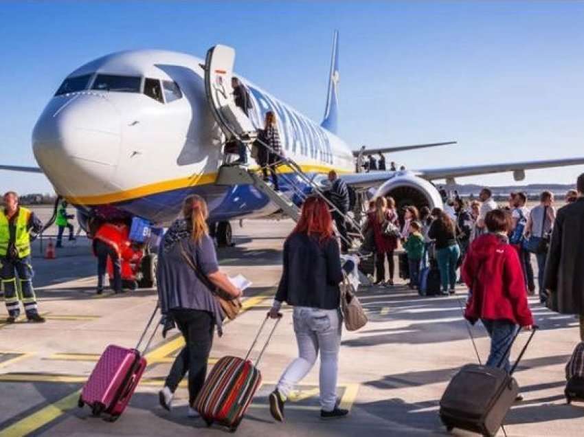 “Të rinjtë shqiptarë nuk e dinë se çfarë kanë këtu!”/ Shpopullimi, ikin vendasit dhe vijnë të punojnë të huajt!