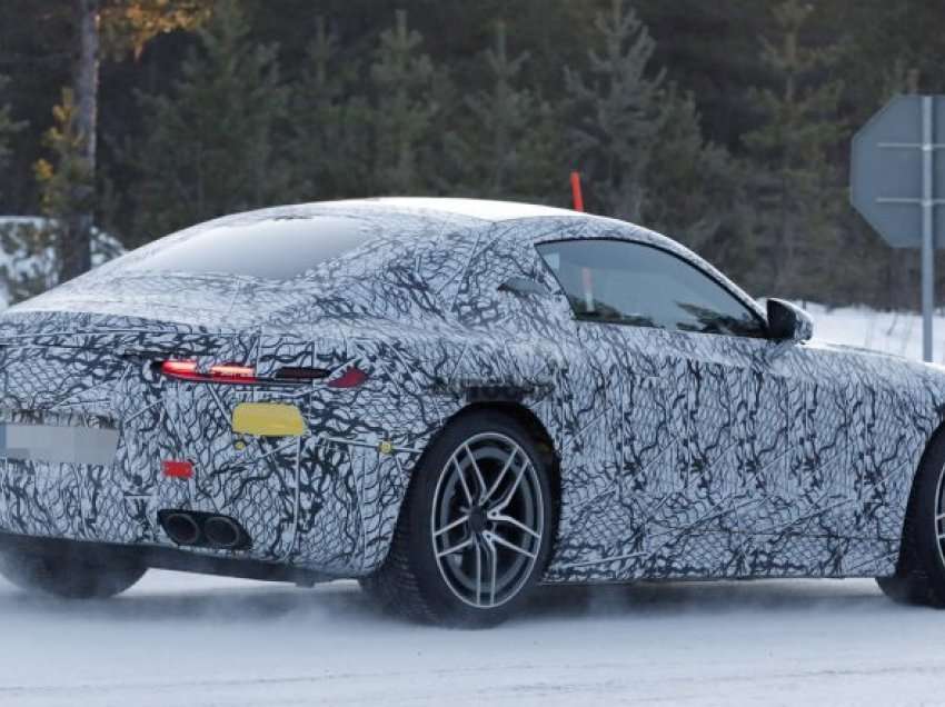 Mercedes-AMG GT Coupe 2023 teston motorin V8 në Alpet zvicerane