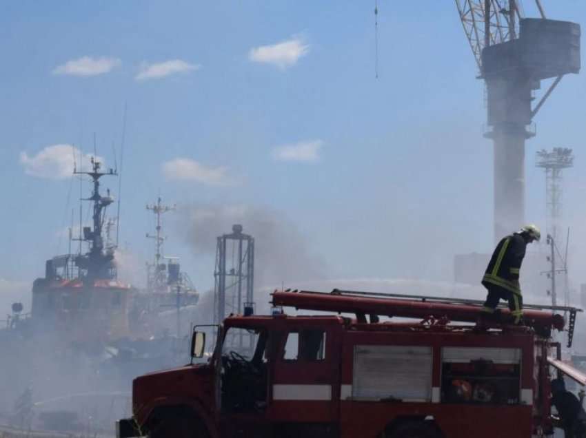 Ukraina vazhdon të zbatojë marrëveshjen e grurit pavarësisht sulmit rus në portin e Odesës