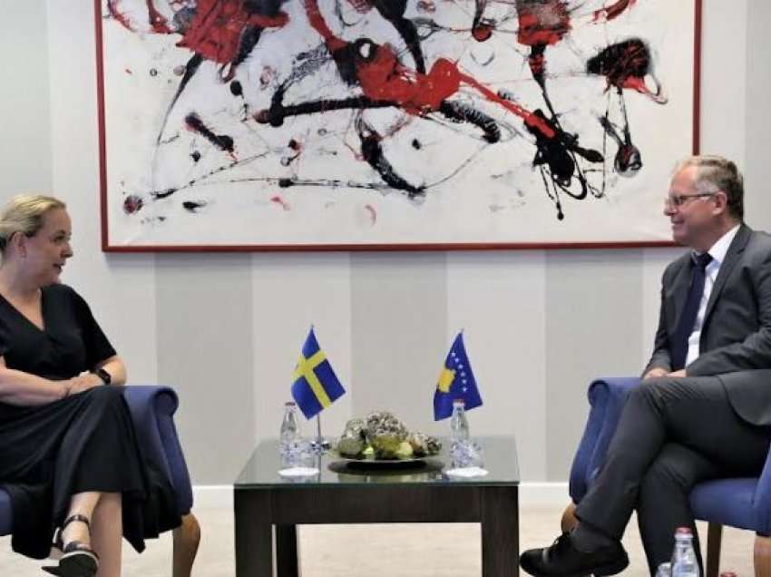 Zëvendëskryeministri Bislimi priti në takim lamtumirës ambasadoren e Suedisë në Kosovë, Karin Hernmarck