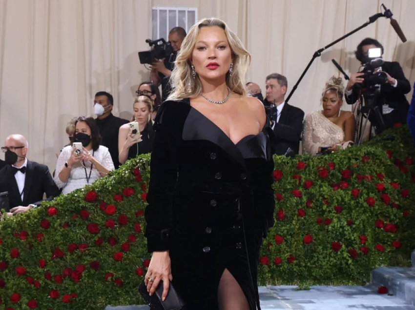 Kate Moss flet për fillimet e vështira si modele: Ata luajtën me brishtësinë time