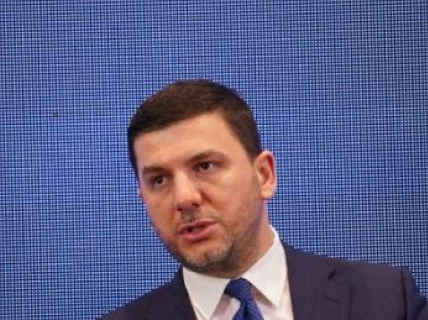 ​Krasniqi: Të rinjtë që votuan Kurtin, sot presin para ambasadave për të ikur nga Kosova