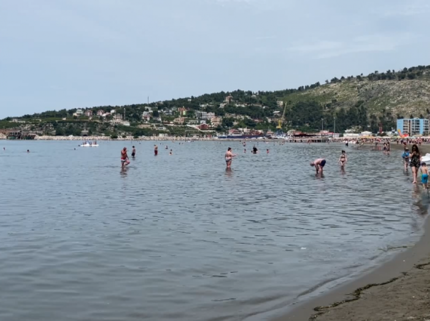 I ra të fikët në det, e moshuara shpëtohet nga vrojtuesit në Shëngjin