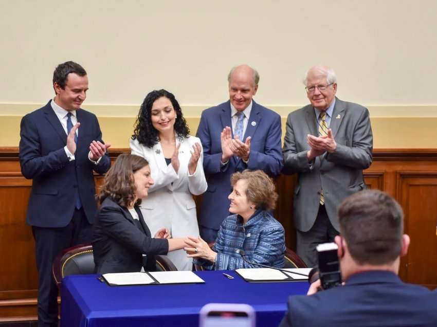 Ngjarje historike: Vajza e Sekretares Madeleine Albright nikoqire e marrëveshjes mes Kosovës dhe MCC-së- flet Kryeministri Kurti 