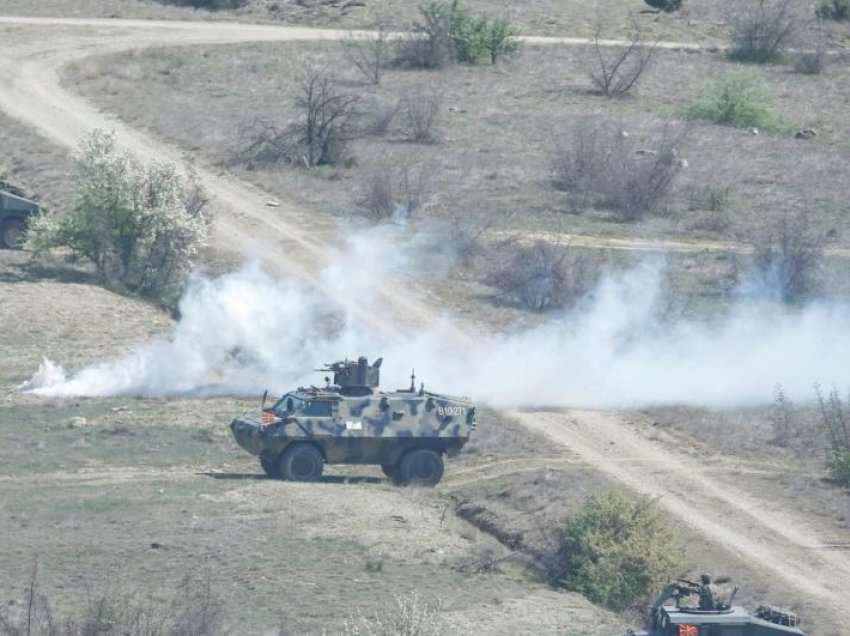 Maqedonia e Veriut i dhuron tanke të vjetra Ukrainës