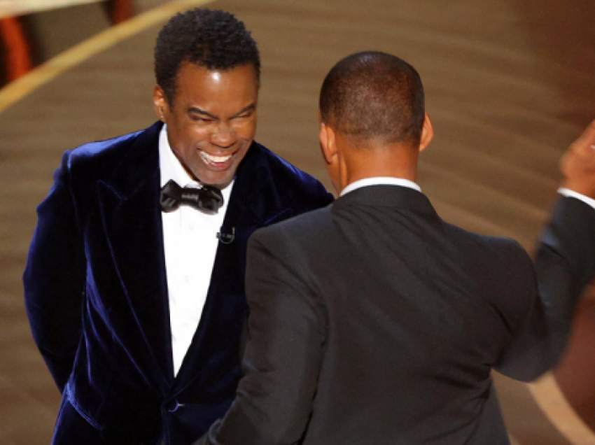 Will Smith i kërkon falje komedianit Chris Rock për flakareshën historike