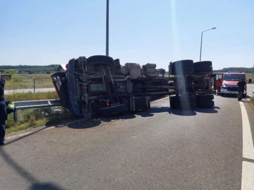 Policia jep detaje për vetaksidentin në autostradën “Arbër Xhaferi, ku humbi jetën një person