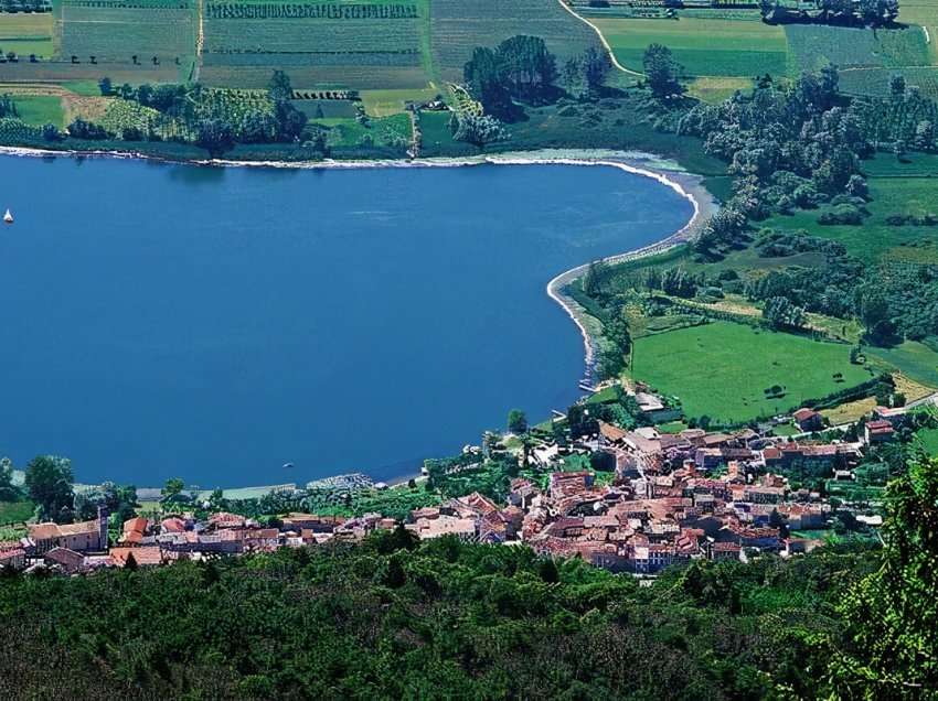 U largua nga Ukraina për t’i shpëtuar luftës, e mitura mbytet në liqen në Itali