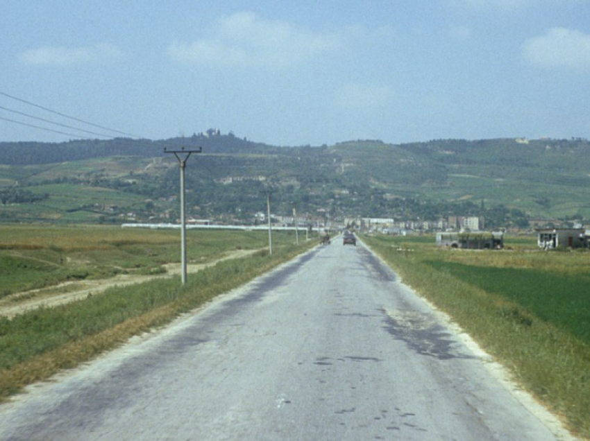 Degradojnë rrugët e vjetra/ Aksi Fier – Kolonjë drejt Manastirit të Ardënicës, është lënë në harresë  