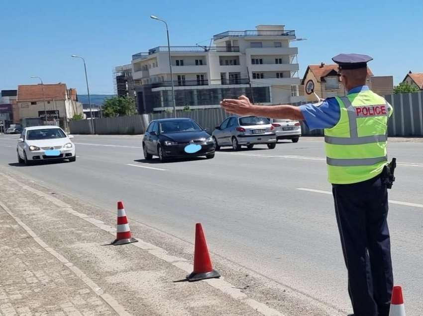 Policia dënon ferizajasin me 500 euro gjobë dhe për një vit heqje patentë shoferi