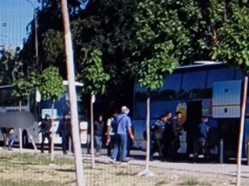 ​Policia godet një grup të madh trafikantësh me emigrantë