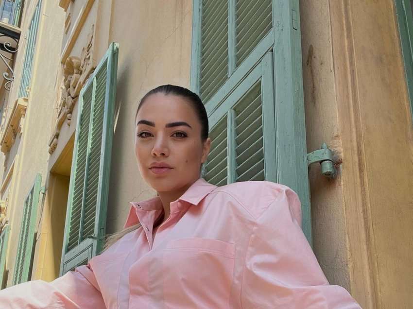 “Na ke çarë …” Sara Hoxha publikon mesazhet, ja përgjigja ndaj ndjekësit që e ofendoi