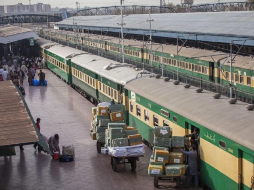 Nëna e fëmijëve përdhunohet në tren nga faturino dhe tre të tjerë kur u ftua në vagonin e klasit të parë