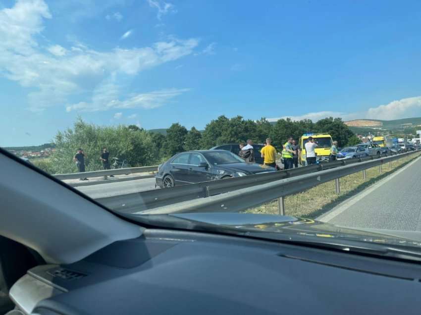 Foto/ Aksident i rëndë tek Kroi i Mbretit