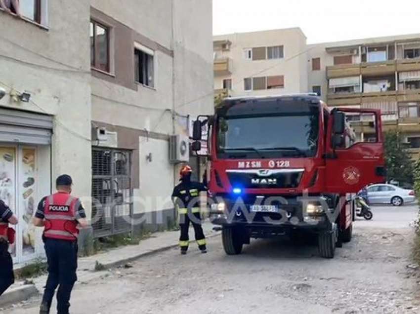 Zjarri përfshin banesën në Fier, zjarrfikëset në vendngjarje