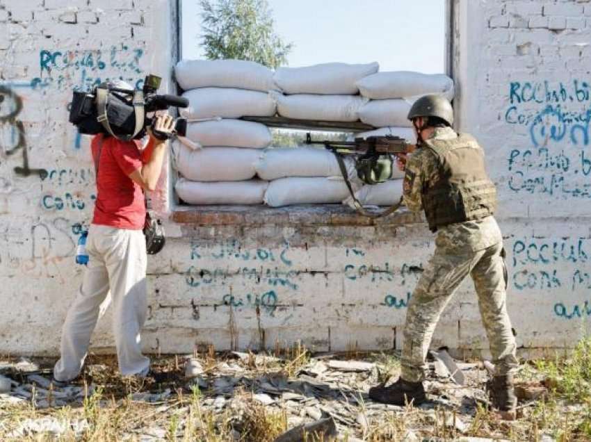 Dy gazetarë të Reuters të plagosur e shoferi i vrarë pranë Severodonetsk