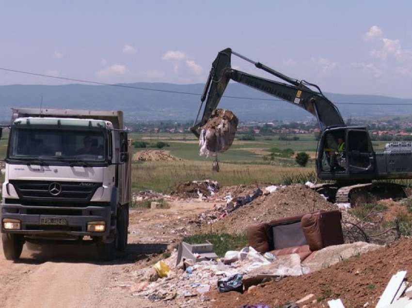 Dita e Mjedisit shënohet me pastrimin e një deponie të mbeturinave dhe fushatë vetedijesuese