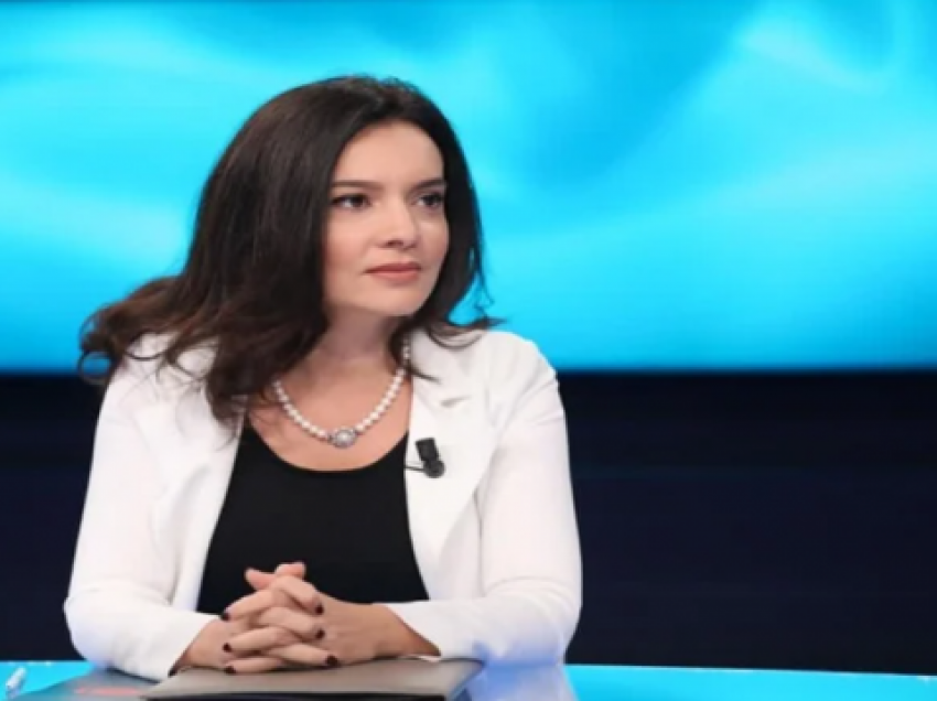 A e përçau presidenti i ri Ilir Metën dhe Berishën? Elisa Spiropali: Ata janë copë-copë, s’kanë fare nevojë për ne