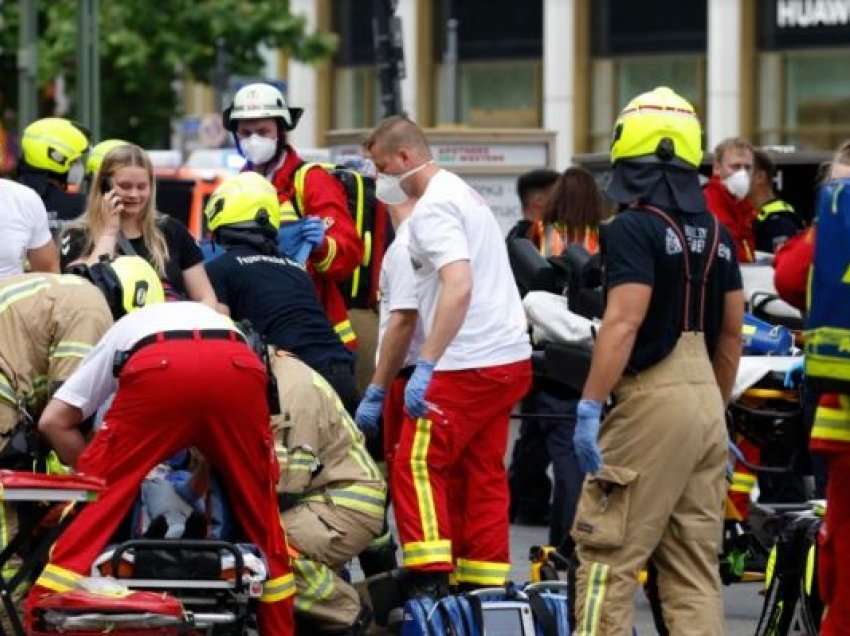 Berlin: Një i vdekur dhe disa të plagosur pasi makina shkel kalimtarët