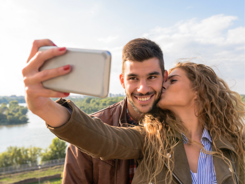 Çfarë fshihet pas çifteve që janë ‘të lumtur’ vetëm në Instagram