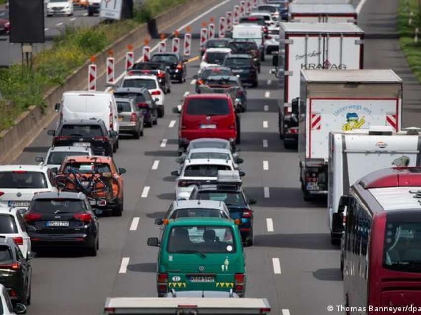 Parlamenti i BE-së voton për fundin e motorëve me djegie të brendshme