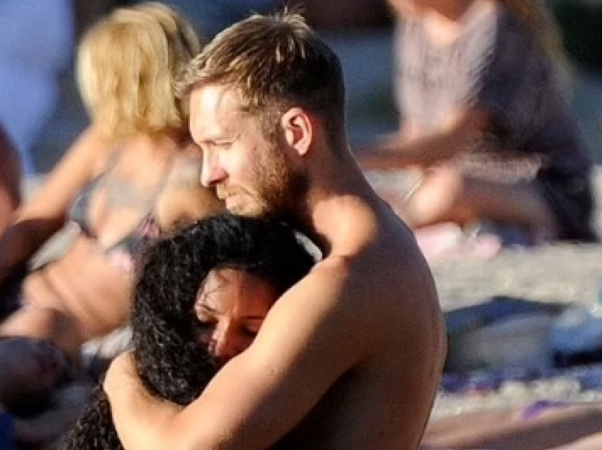 Vick Hope kapet mat topless në momente intime me Calvin Harris, çifti ndez rrjetin