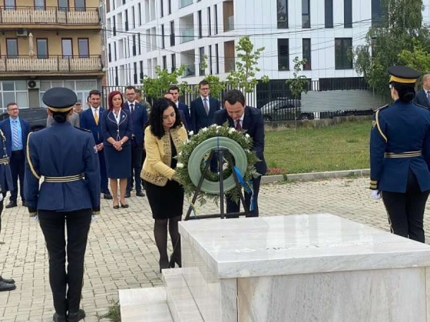 ​Krerët shtetëror në ditën e Çlirimit nderojnë edhe veprimtarin Adem Demaçi