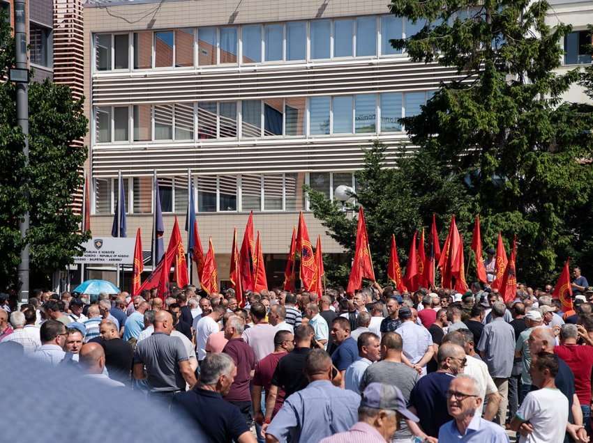 PSD-ja fton qytetarët të dalin në protestën e veteranëve