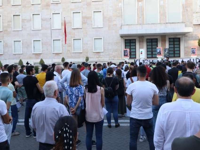 Tiranë: Rifillojnë protestat kundër rritjes së çmimeve