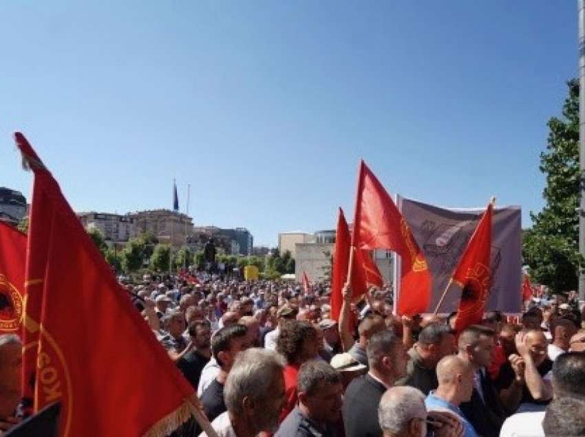 ​Klinaku: Disa persona nga Kuvendi po provokojnë situatën, policia të marrë masa