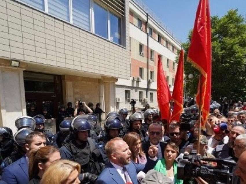 ​Tahiri pret reflektim nga mazhoranca për veteranët