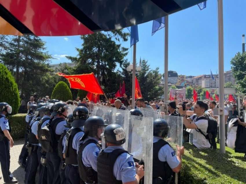 Deputetja e AAK-së i bashkohet protestës së veteranëve 